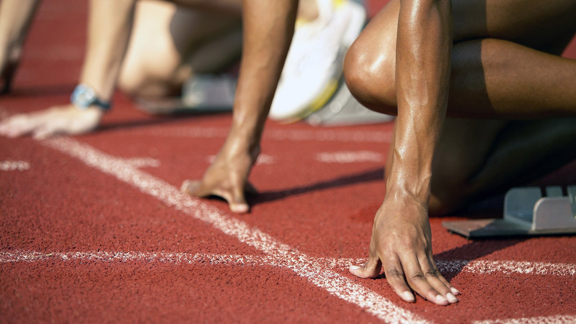 “新加坡世界游泳锦标赛：顶级选手争金拼搏，精彩绝伦”