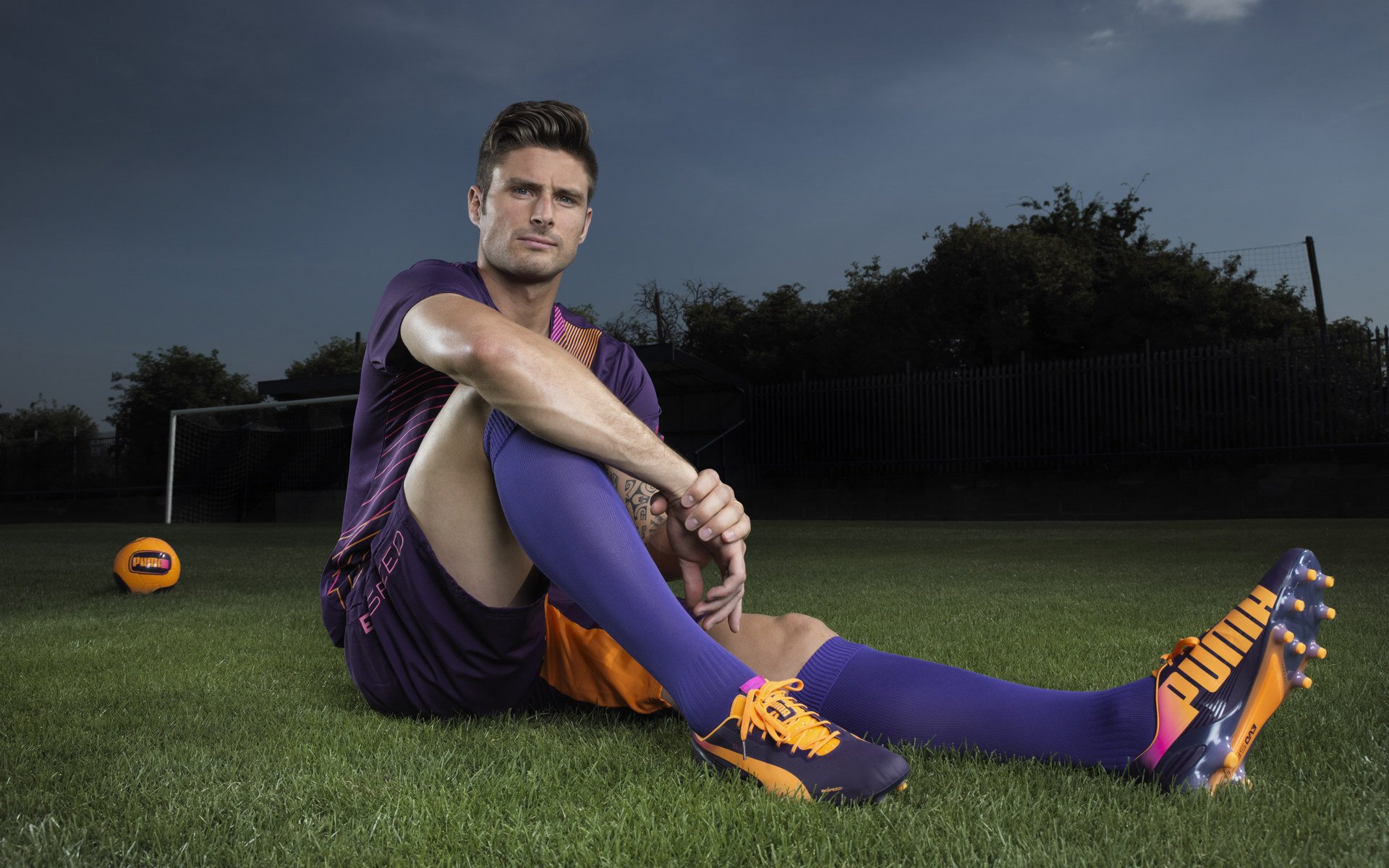 超轻材料：赛车速度的秘密武器，赛车车体材料